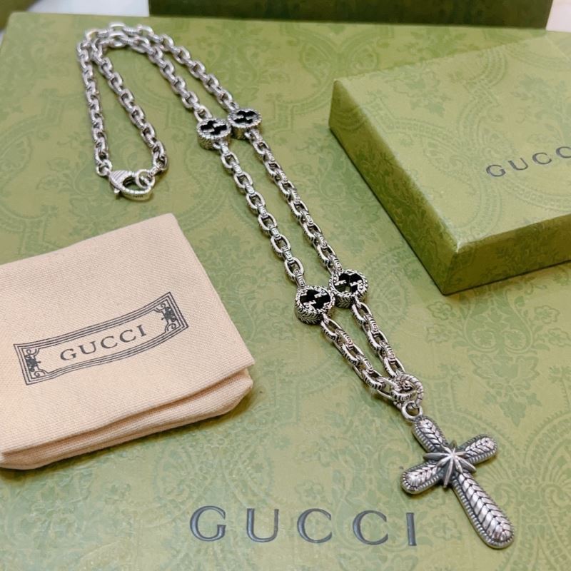 G*u*i necklaces